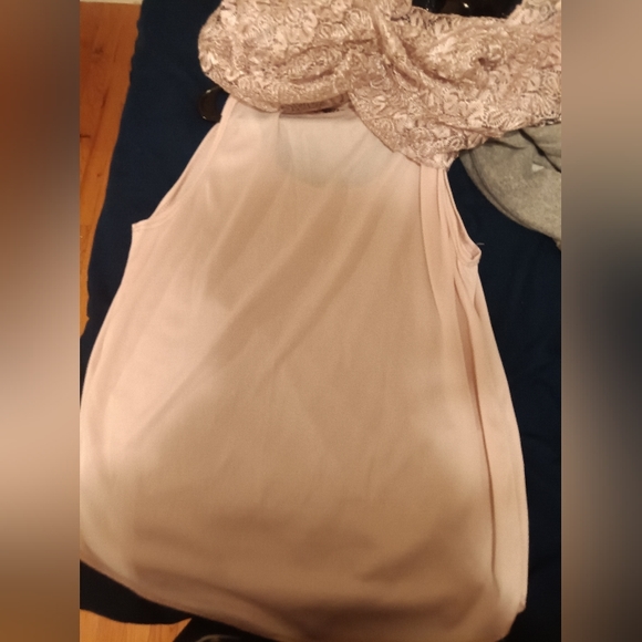 A pink lace blouse - Picture 10 of 13